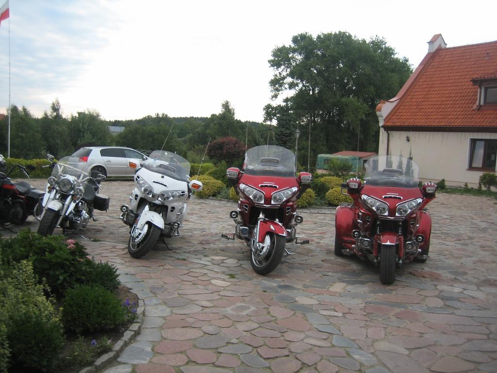 Gosciniec Rycerski Bed and Breakfast Paprotki Esterno foto