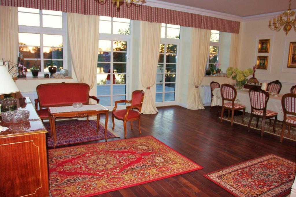 Gosciniec Rycerski Bed and Breakfast Paprotki Esterno foto