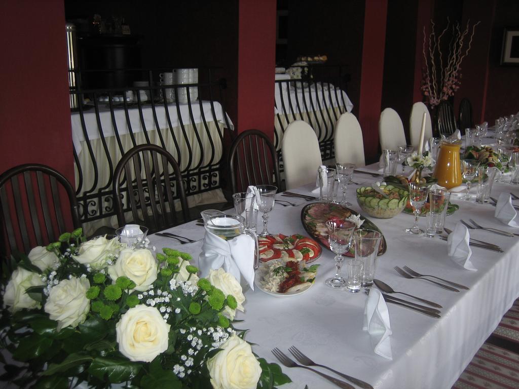 Gosciniec Rycerski Bed and Breakfast Paprotki Esterno foto