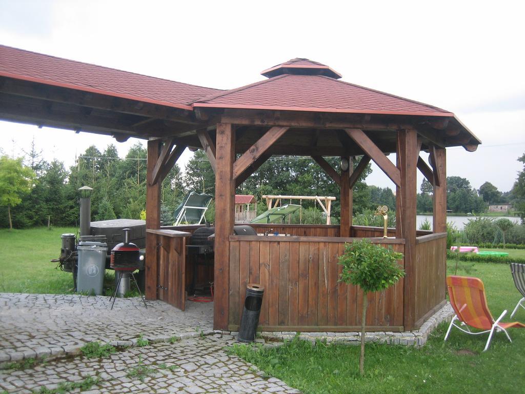 Gosciniec Rycerski Bed and Breakfast Paprotki Esterno foto